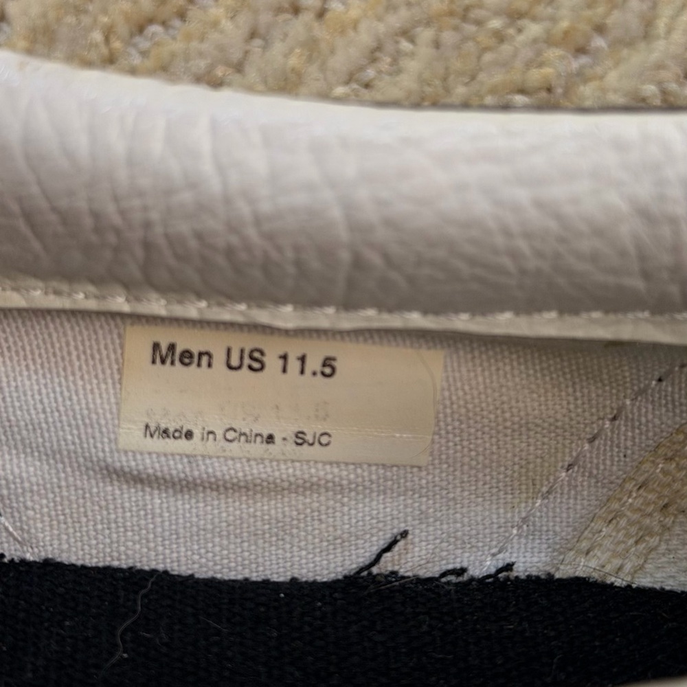Brand New Vans Classic "Off The Wall" logo Slip on Sneakers - Picture 11 of 11